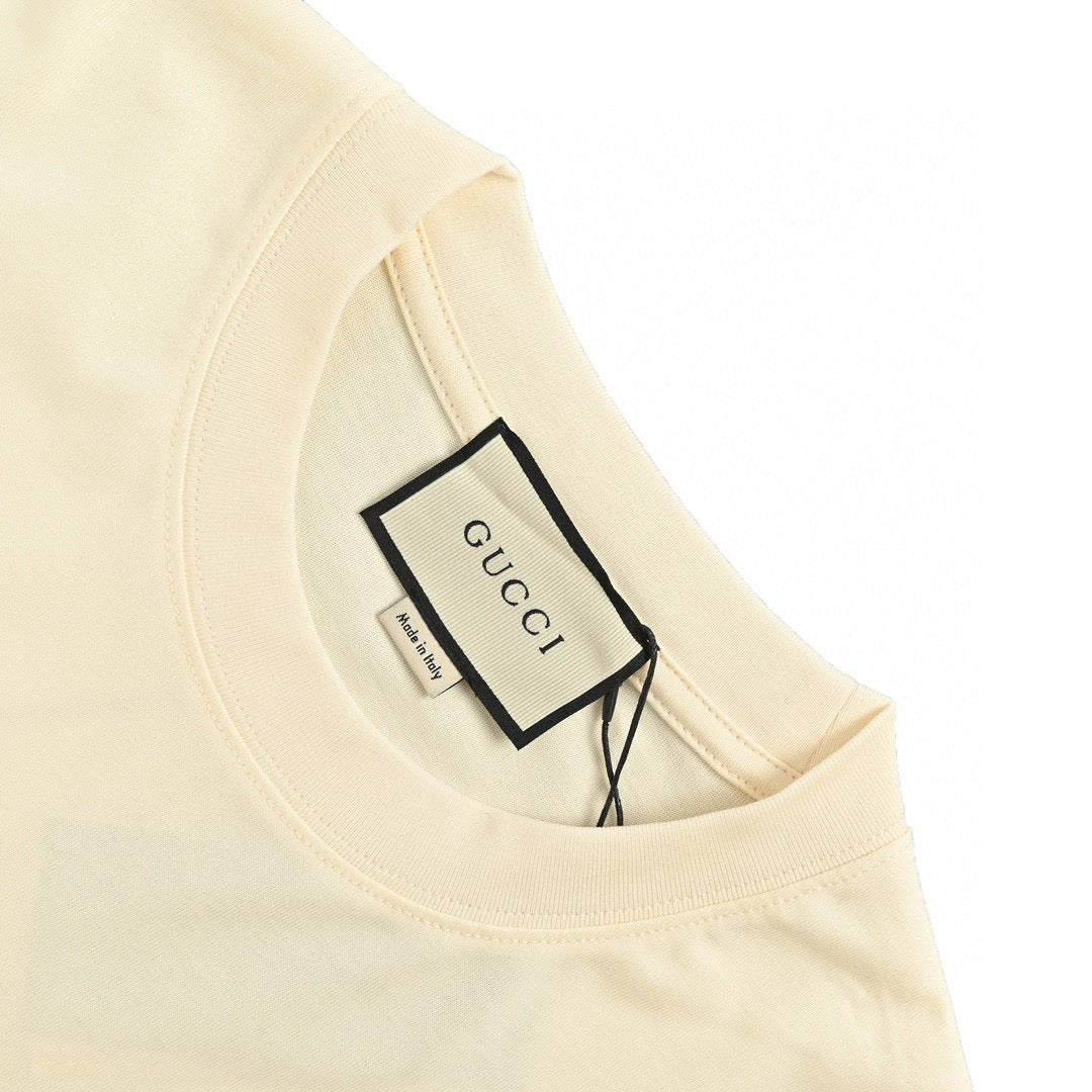 T-shirt beige Gucci à logo triangulaire