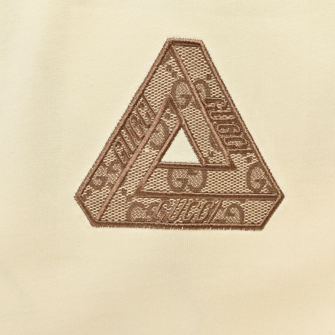 T-shirt beige Gucci à logo triangulaire