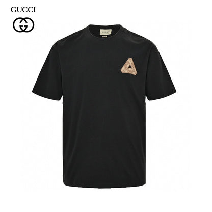 T-shirt noir Gucci à logo triangulaire