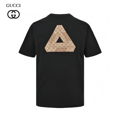 T-shirt noir Gucci à logo triangulaire
