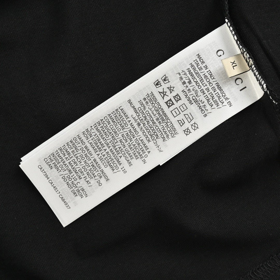 T-shirt noir Gucci à logo triangulaire