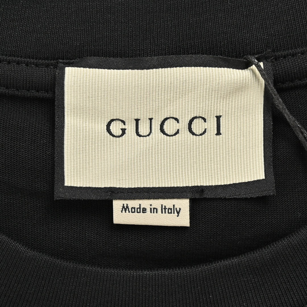 T-shirt noir Gucci à logo triangulaire