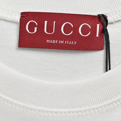 T-shirt blanc Gucci avec écusson logo vertical bleu