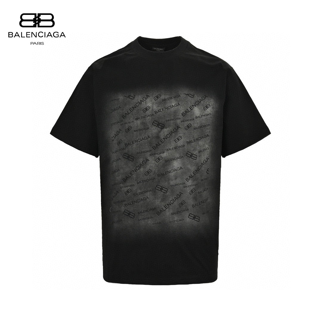 T-shirt Balenciaga à imprimé logo intégral (noir)