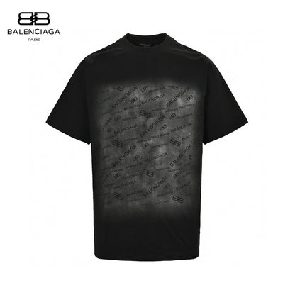 T-shirt Balenciaga à imprimé logo intégral (noir)