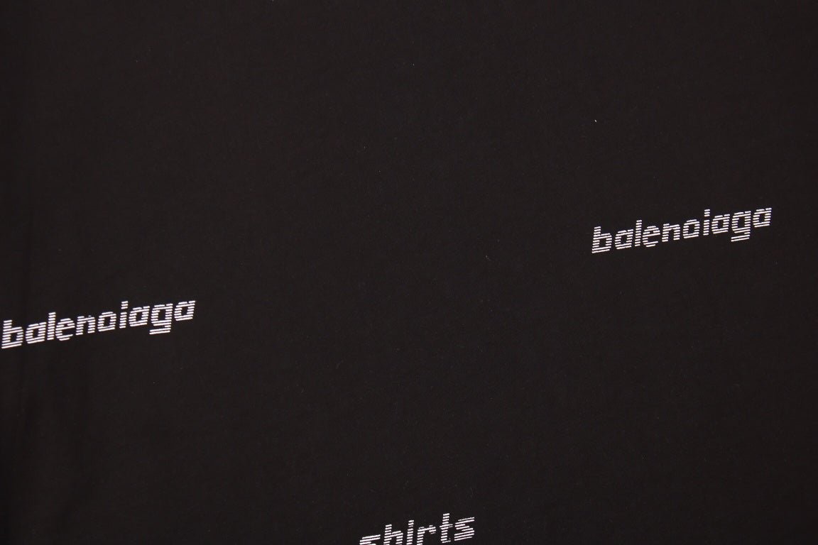 T-shirt Balenciaga à logo imprimé intégral