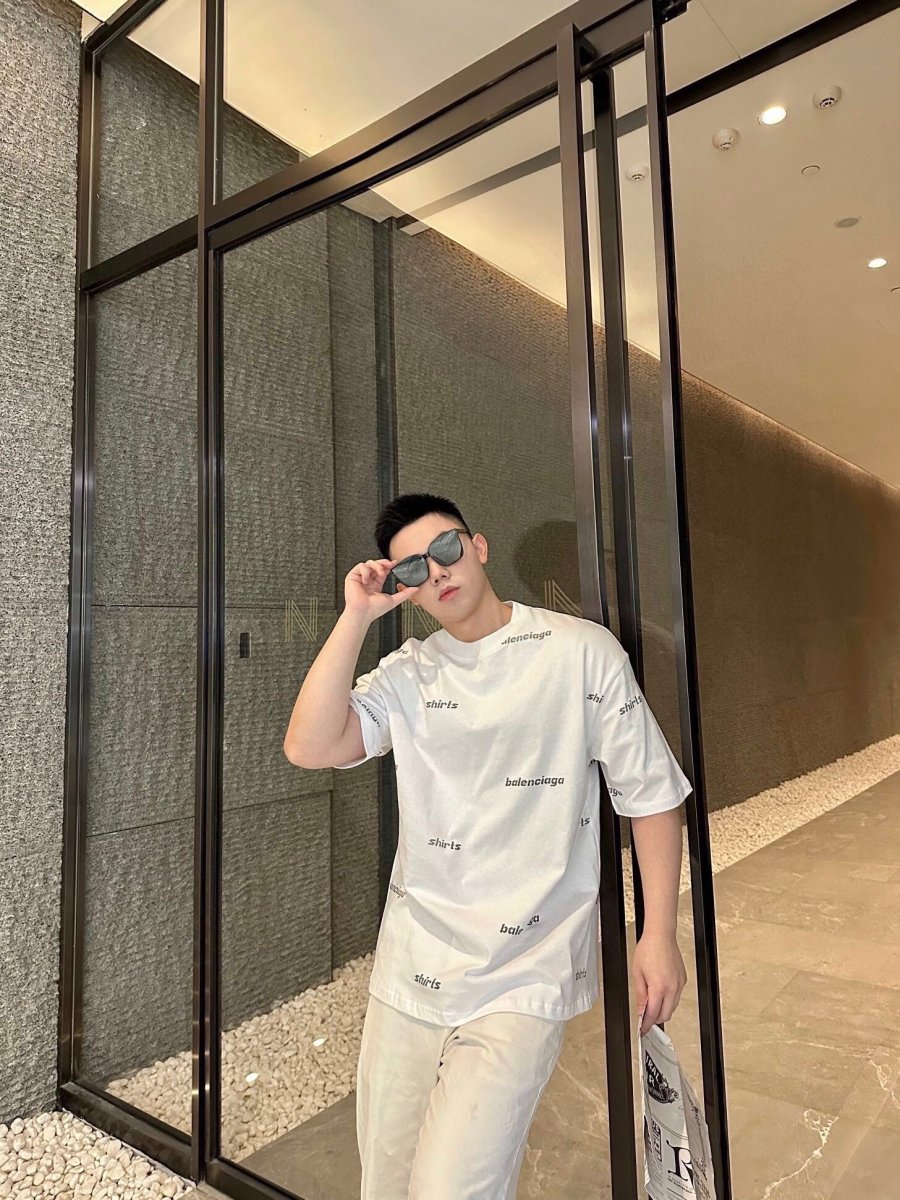 T-shirt Balenciaga à logo imprimé intégral - Blanc