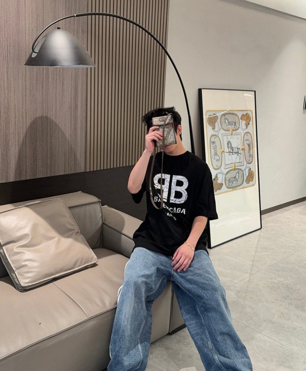 T-shirt Balenciaga à logo craquelé (noir)