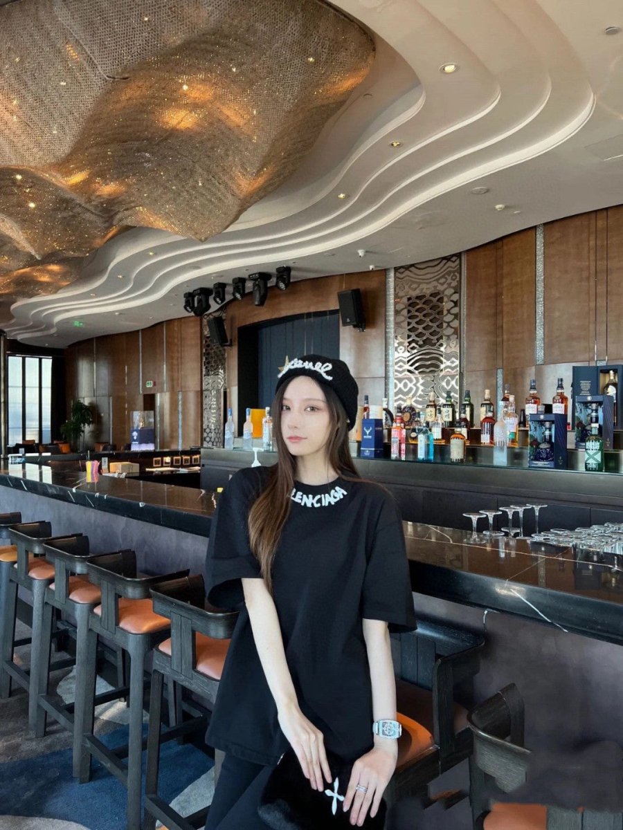 T-shirt Balenciaga à logo déformé (noir)