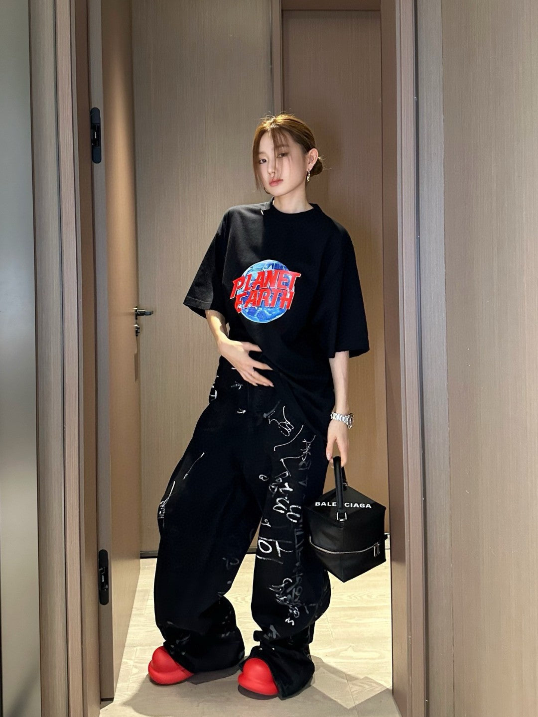 T-shirt noir Balenciaga Planet Earth