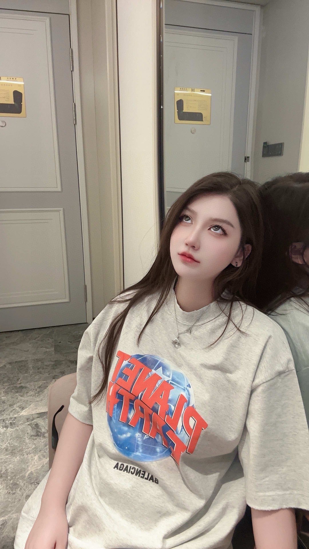 T-shirt Balenciaga Planet Earth (blanc)