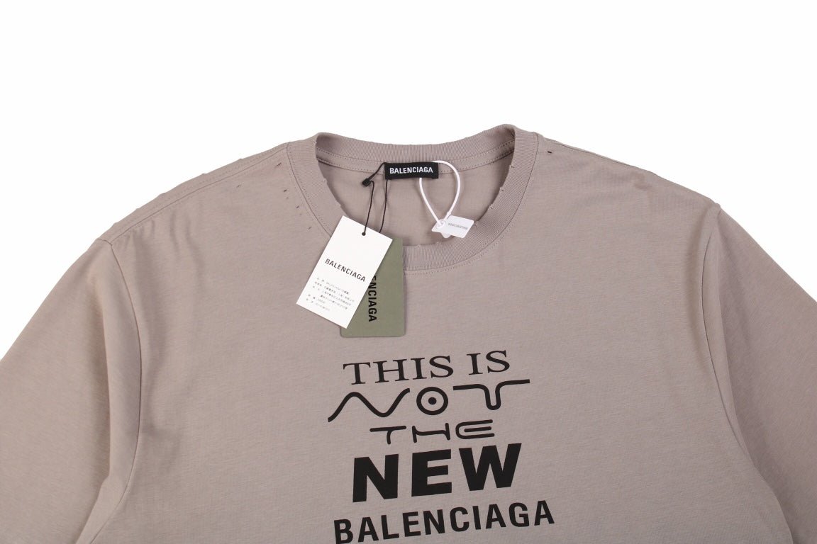 T-shirt Balenciaga « Ceci n'est pas le nouveau logo »