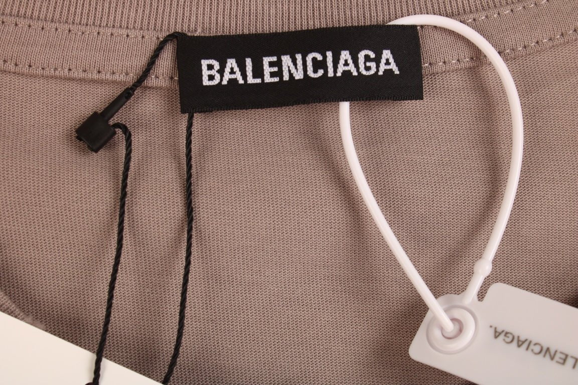 T-shirt Balenciaga « Ceci n'est pas le nouveau logo »