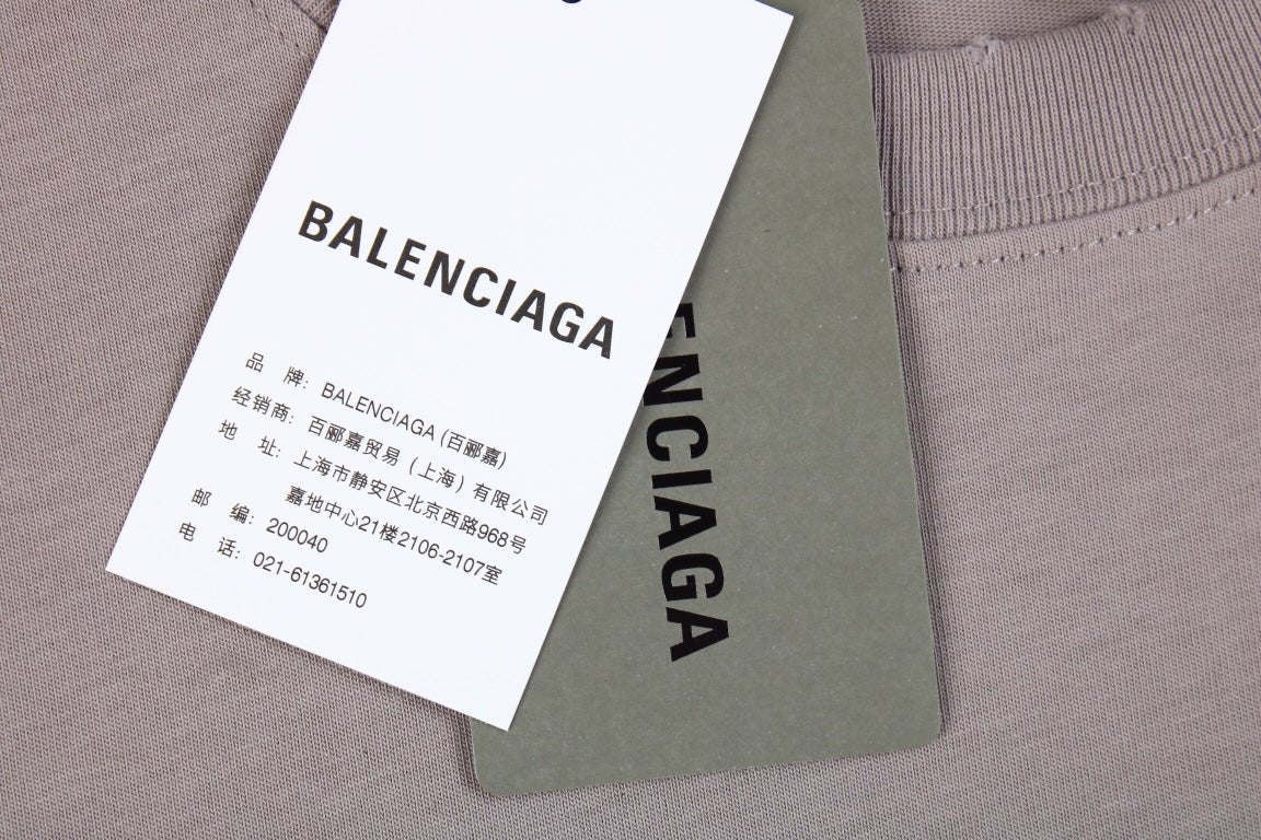 T-shirt Balenciaga « Ceci n'est pas le nouveau logo »