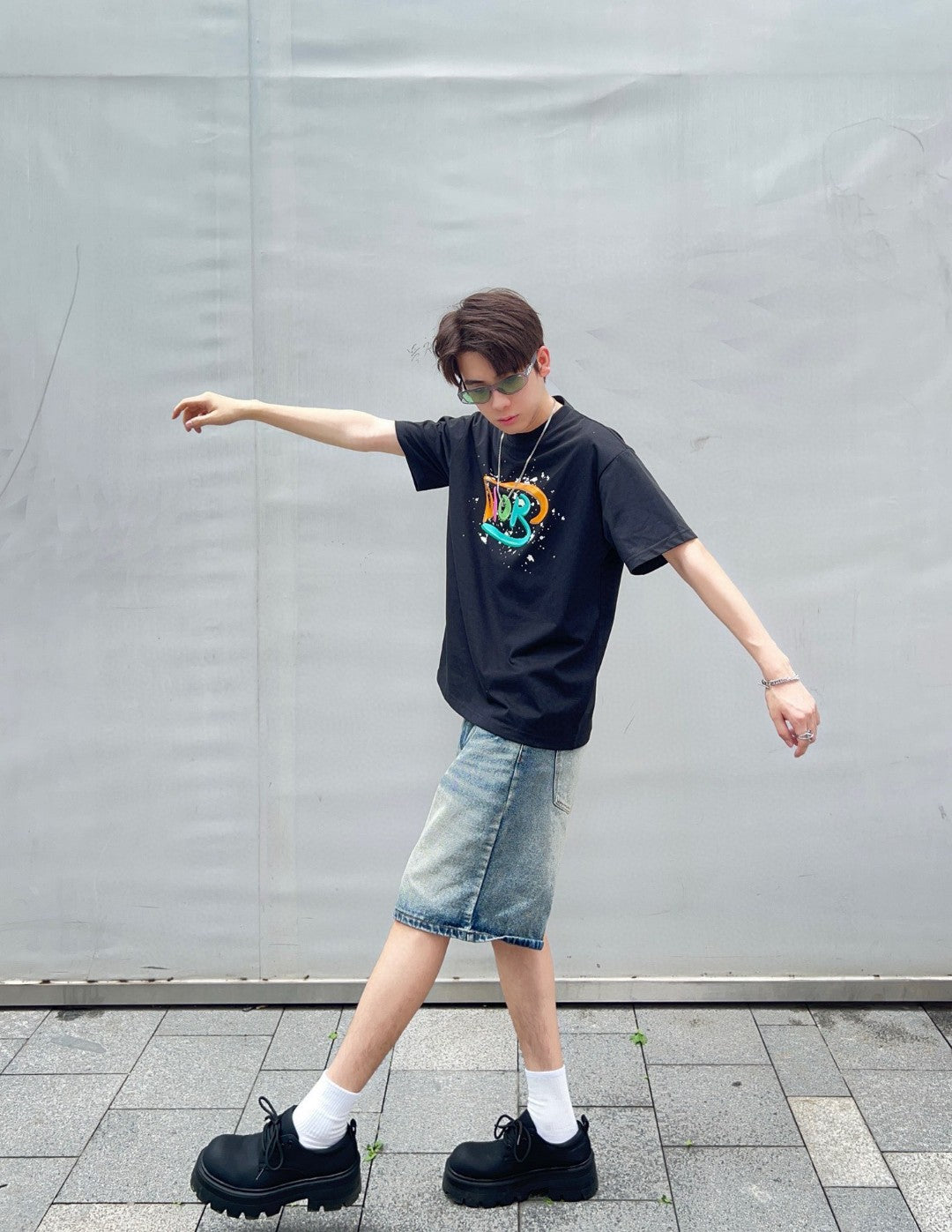 T-shirt noir Dior à logo multicolore