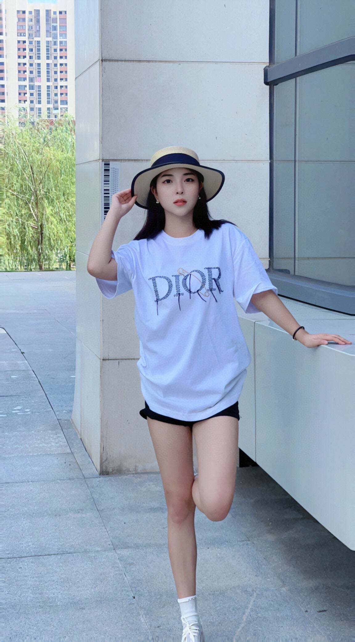T-shirt Dior avec outils et logo