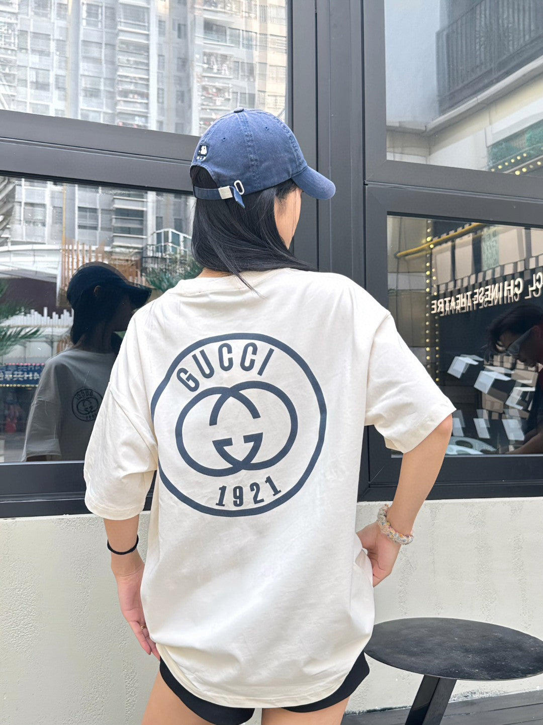 T-shirt graphique Gucci 1921 (Beige)