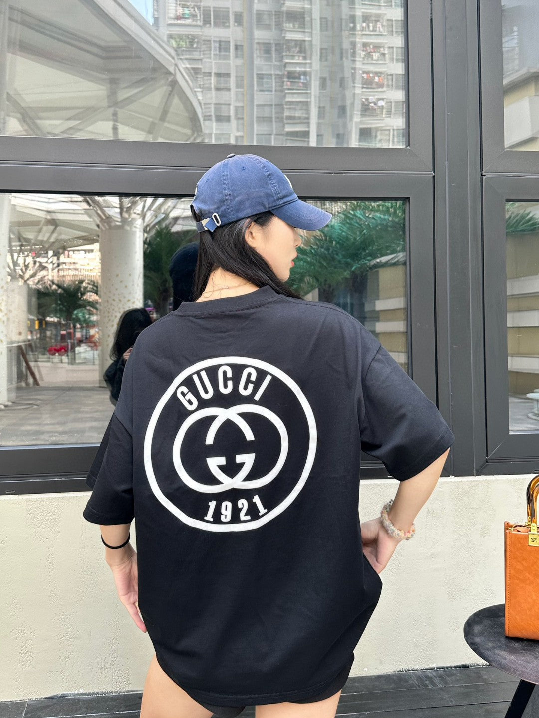 T-shirt graphique Gucci 1921 (noir)