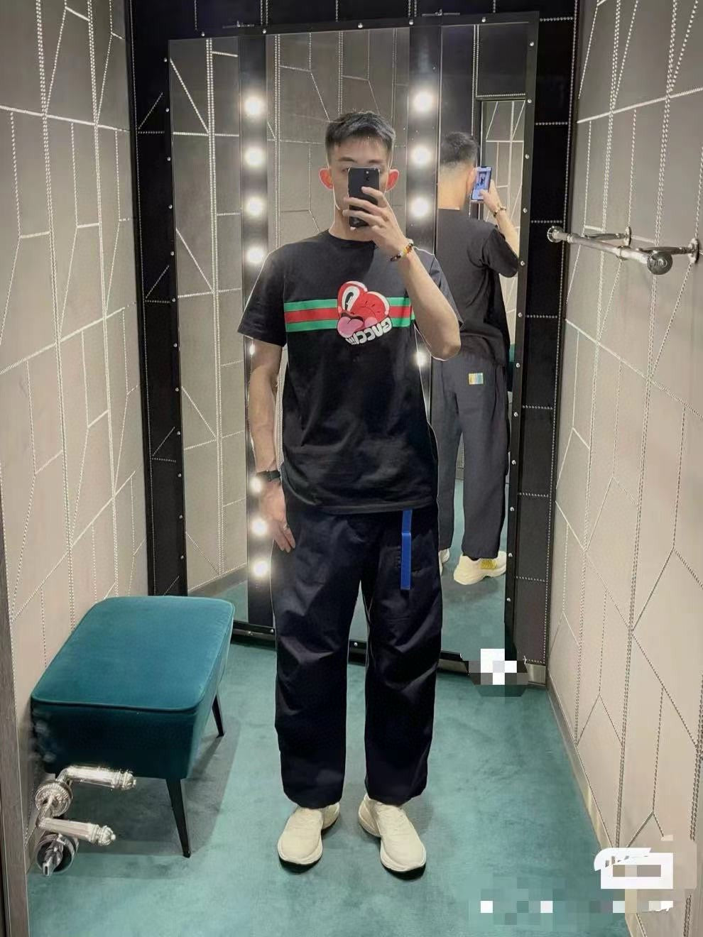 T-shirt noir Gucci à motif cœur