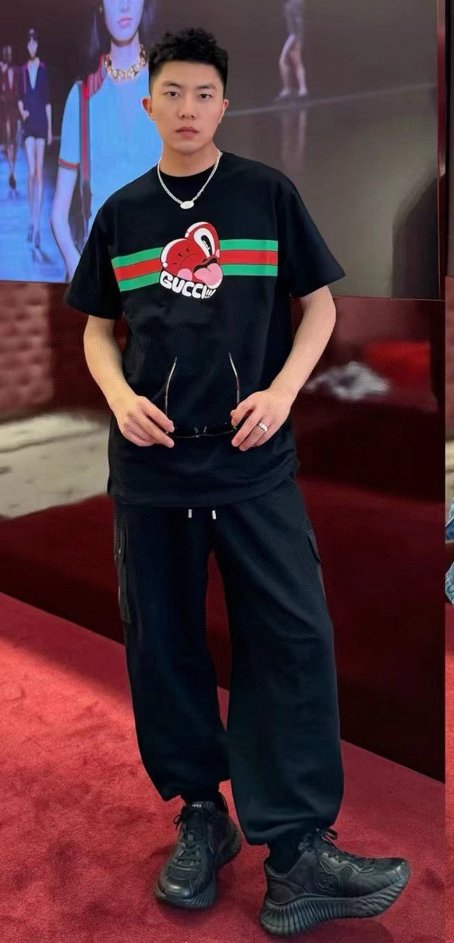 T-shirt noir Gucci à motif cœur