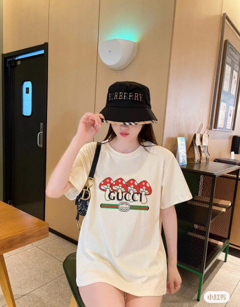 T-shirt Gucci à motif de champignons