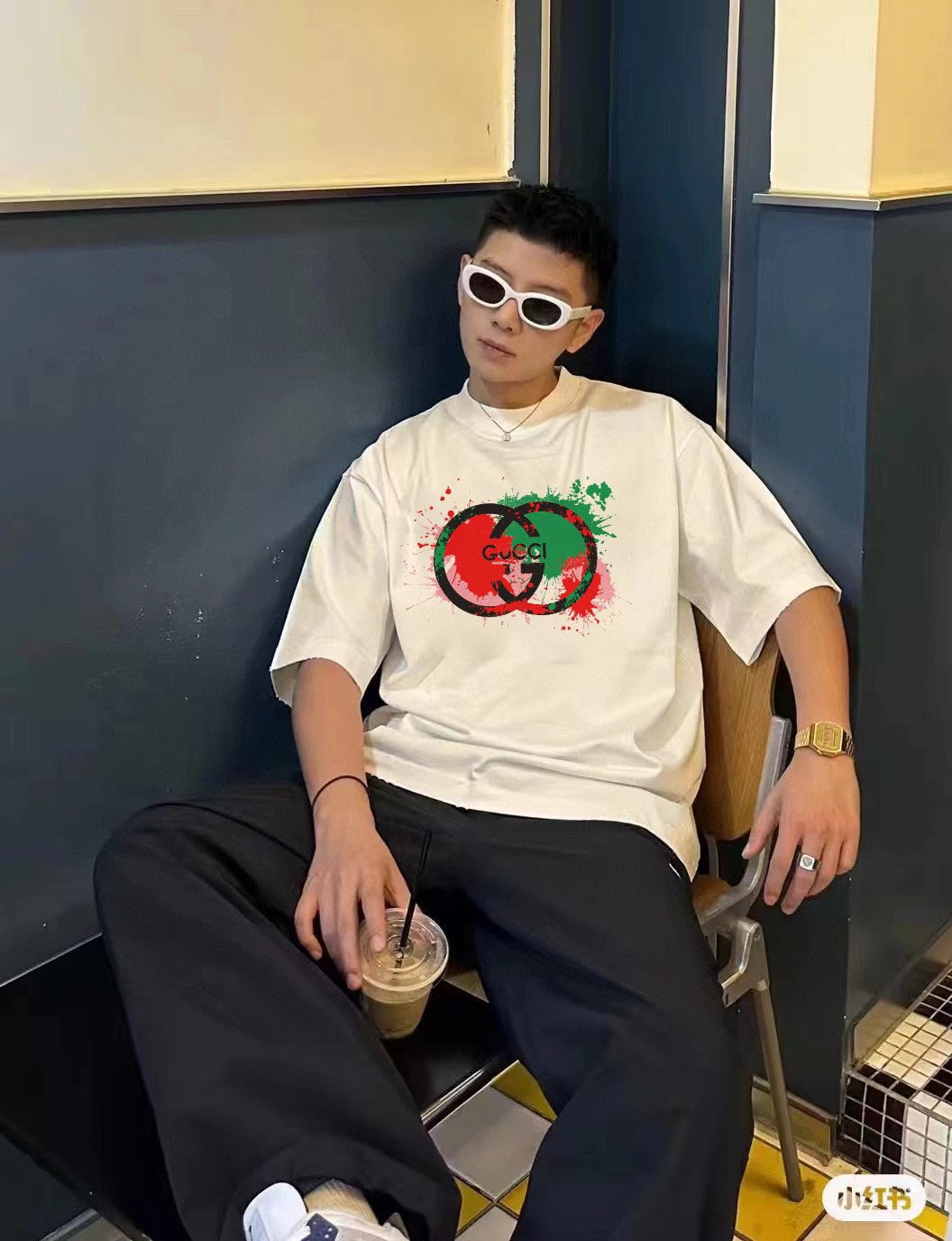 T-shirt Gucci à logo éclaboussé (beige)