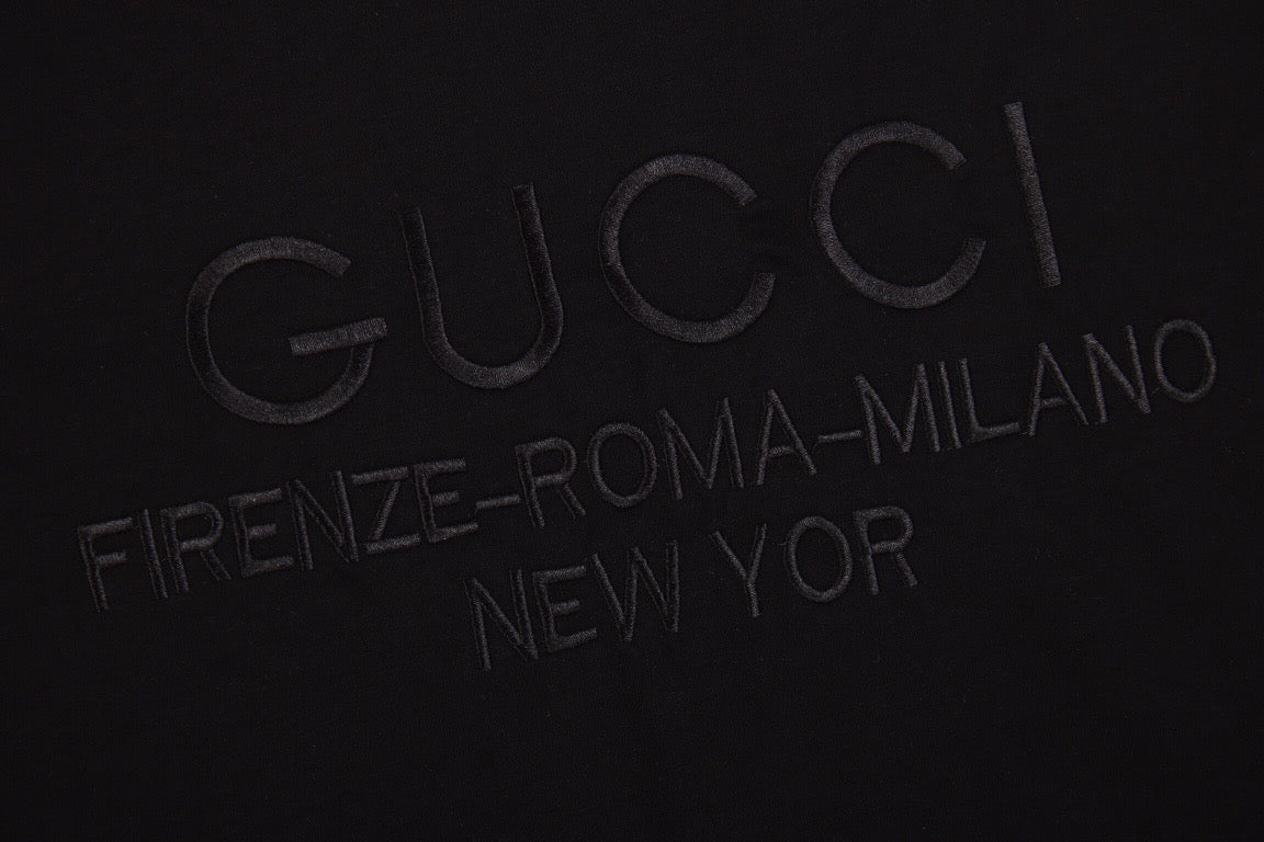 T-shirt Gucci avec villes brodées