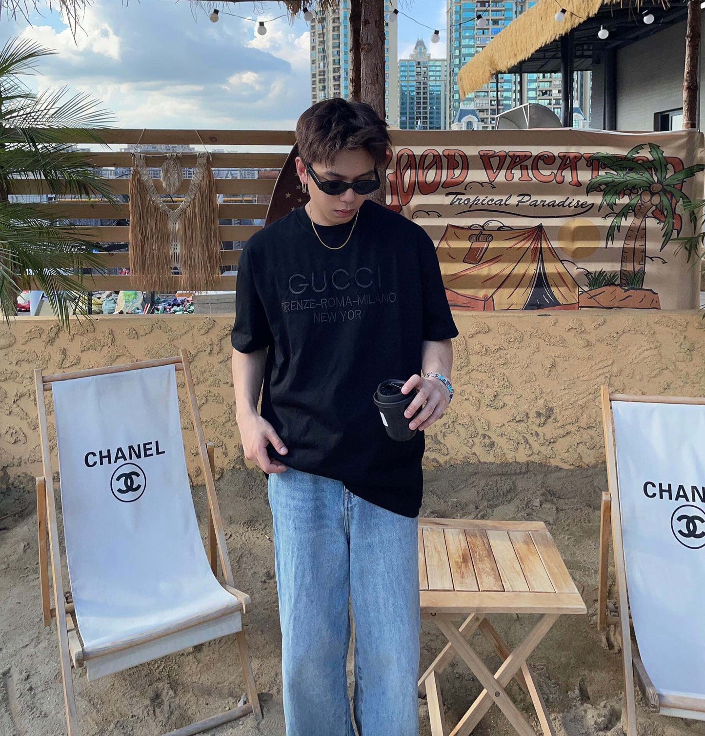 T-shirt Gucci avec villes brodées