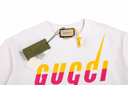 T-shirt Gucci avec logo rétro