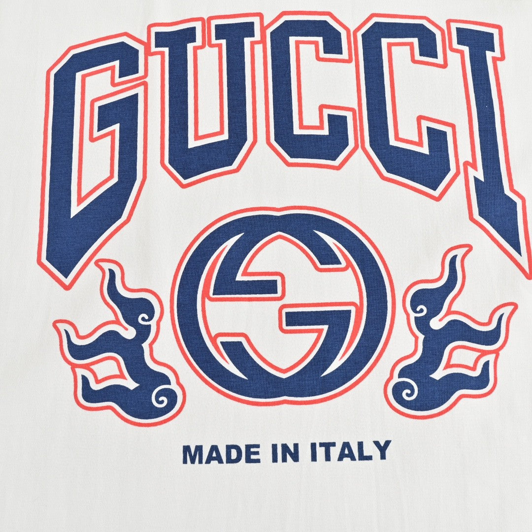 T-shirt blanc Gucci avec logo audacieux