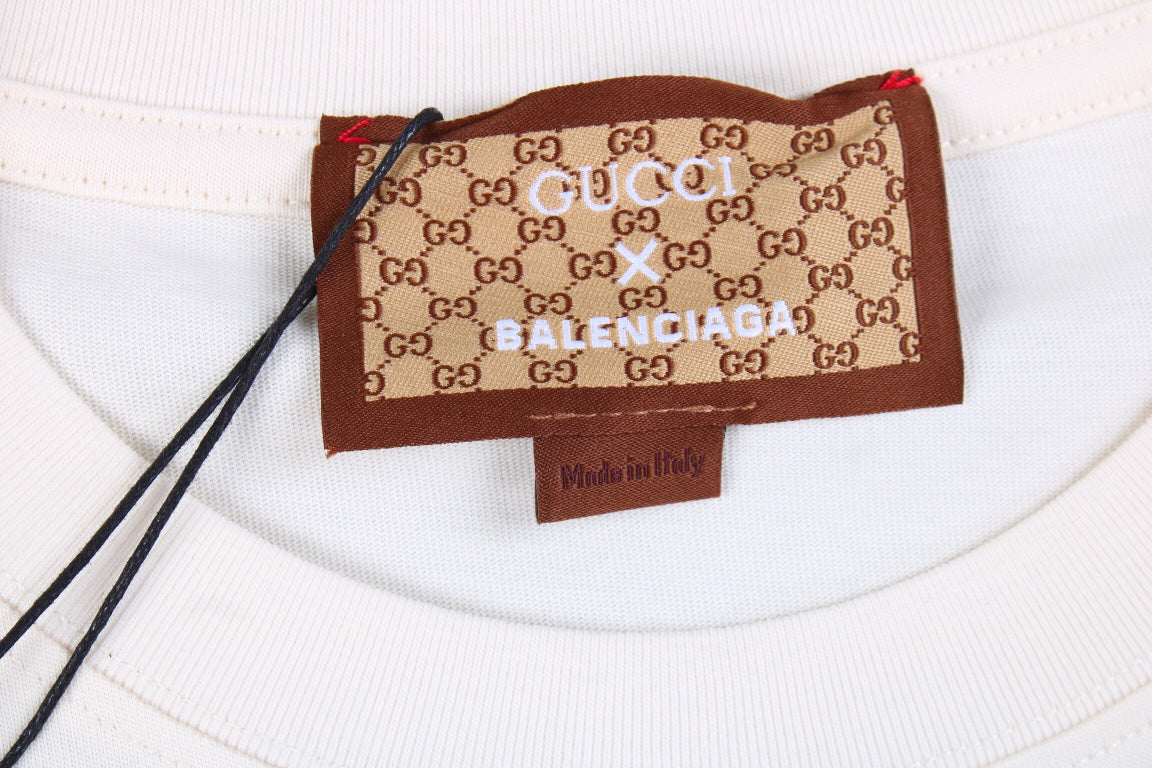 T-shirt blanc issu de la collaboration Gucci x Balenciaga