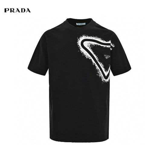 T-shirt Prada à logo triangulaire peint à la bombe (noir)