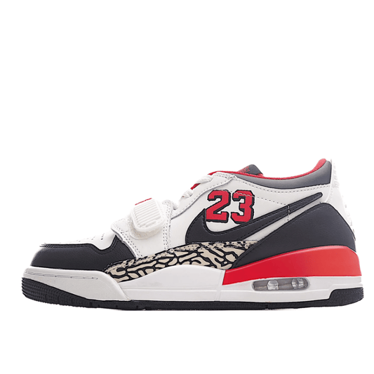 AIR JORDAN 11 « Blanc/Rouge/Noir »