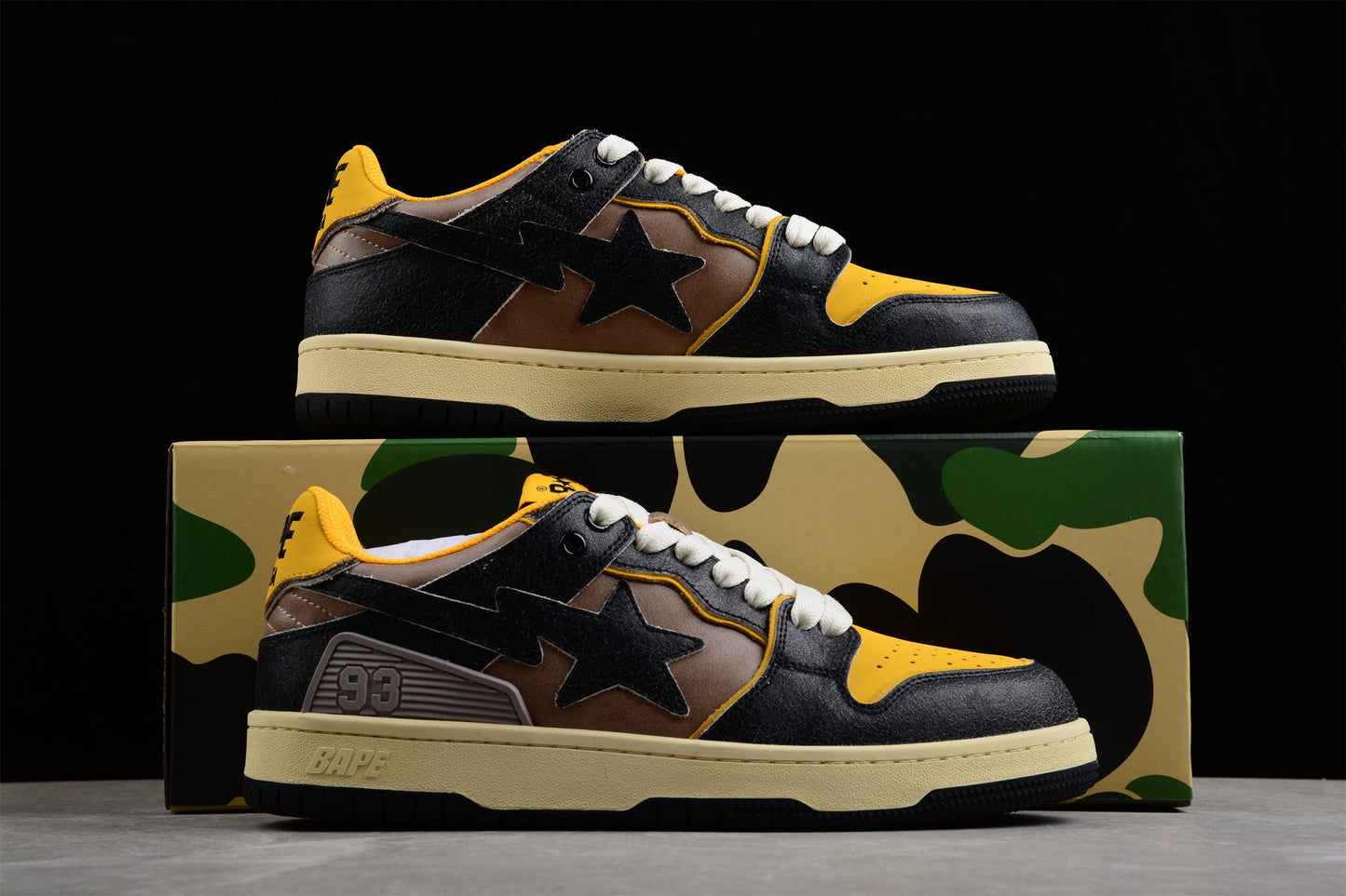 Baskets basses BAPE STA noires et jaunes
