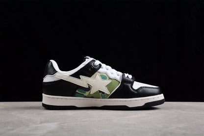 Baskets basses BAPE STA en noir, blanc et camouflage