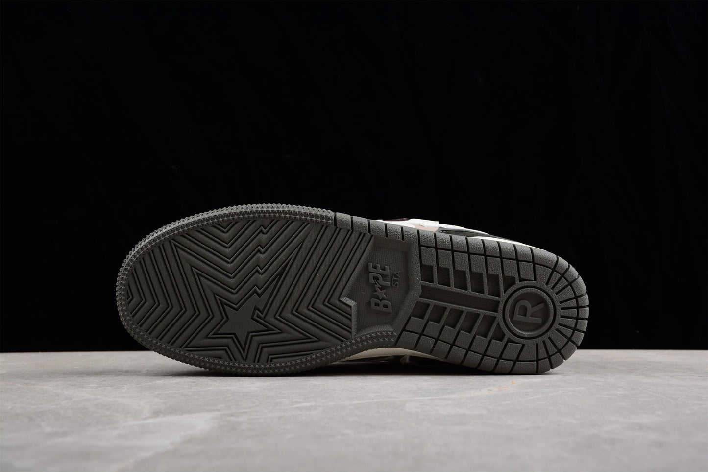 Baskets basses BAPE STA marron et beige