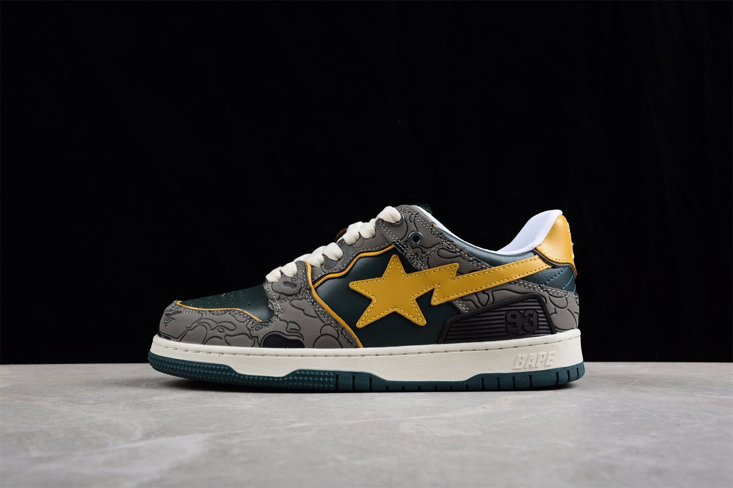 Baskets basses BAPE STA vertes et jaunes