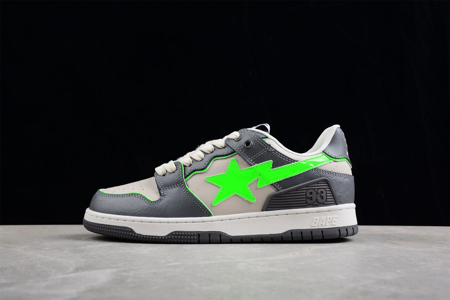Baskets basses BAPE STA grises et vert fluo
