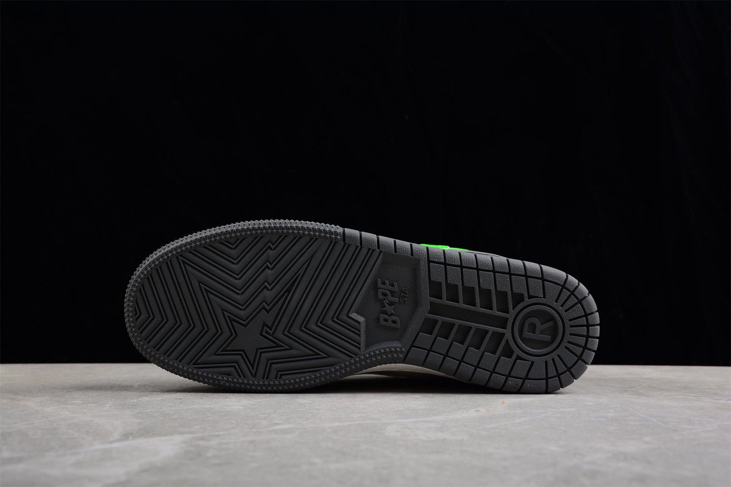 Baskets basses BAPE STA grises et vert fluo