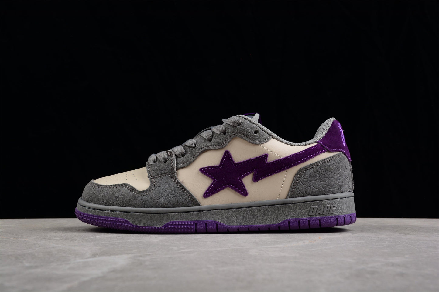 Baskets basses BAPE STA grises et violettes