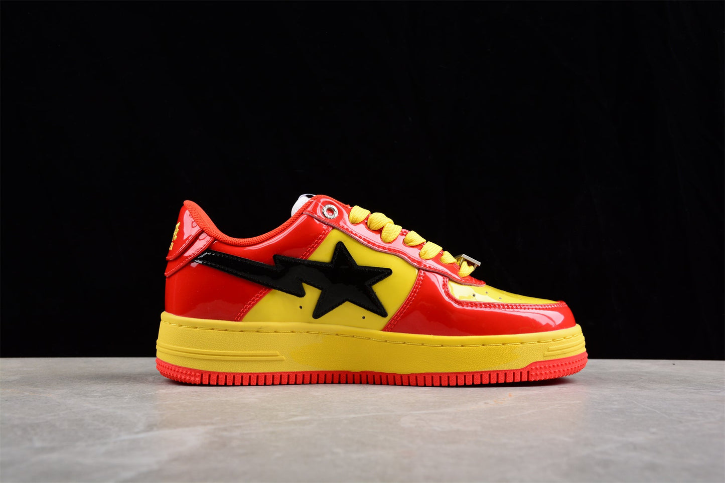 Baskets basses BAPE STA édition Iron Man rouge et jaune