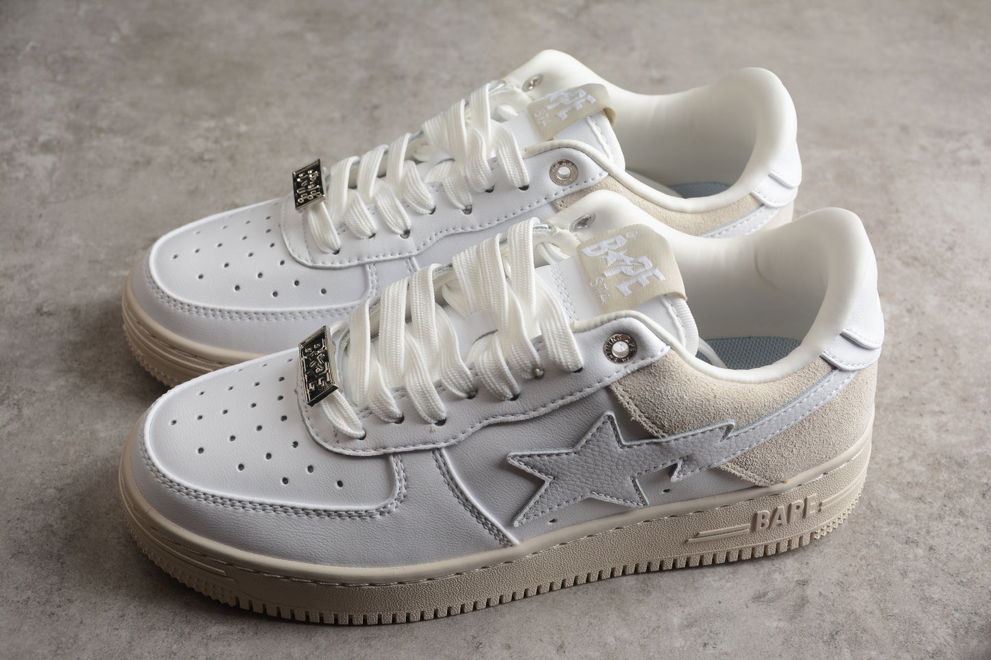 Baskets basses BAPE STA blanches et crème