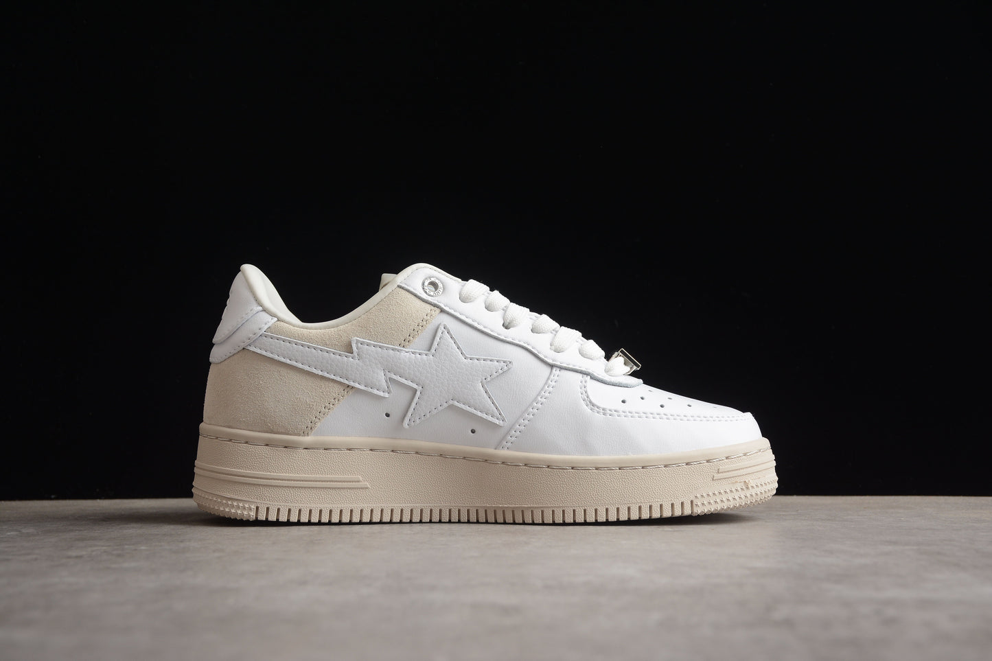 Baskets basses BAPE STA blanches et crème