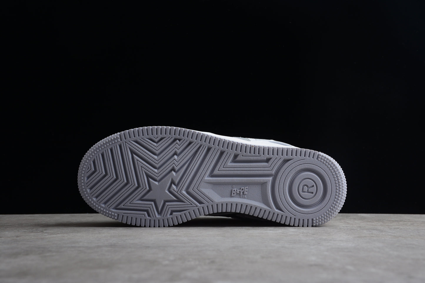 Baskets basses BAPE STA blanches et grises