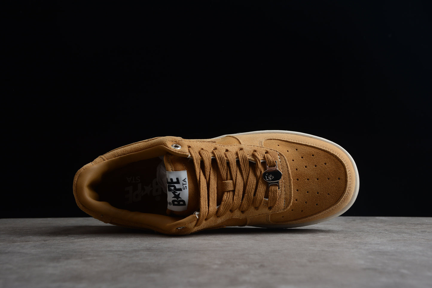 Baskets basses BAPE STA en daim beige