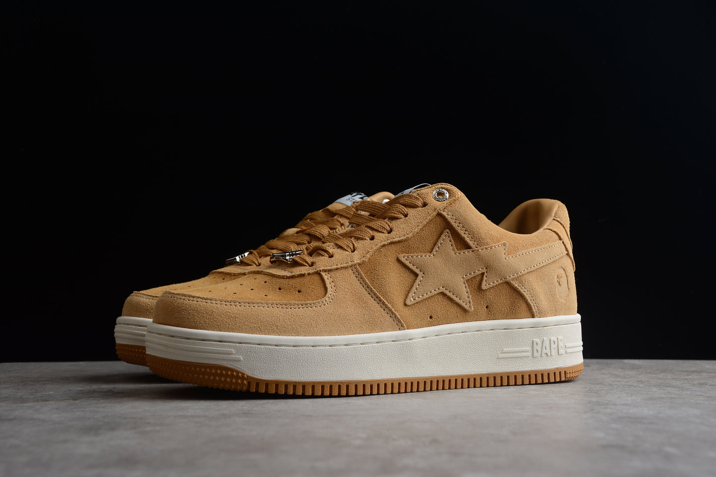 Baskets basses BAPE STA en daim beige