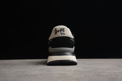 Baskets BAPE STA Retro Runner noires et blanches