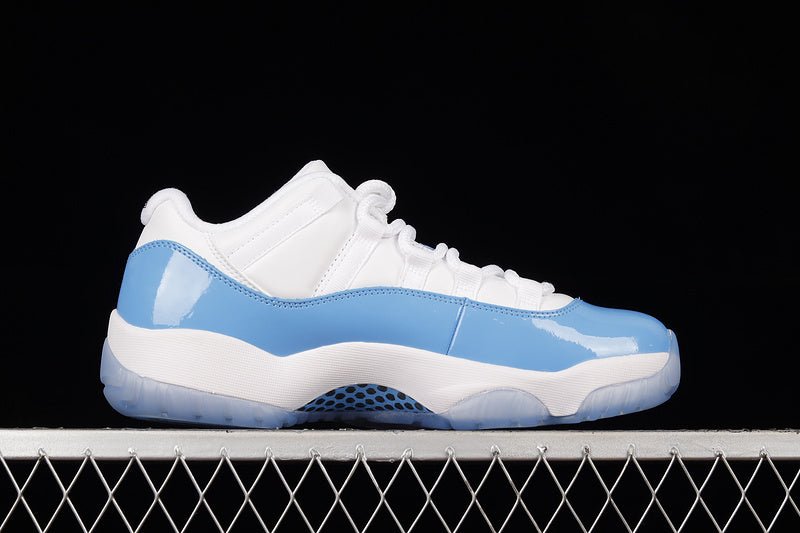 AIR JORDAN 11 RETRO LOW UNC BLANC/BLANC/BLEU UNIVERSITÉ