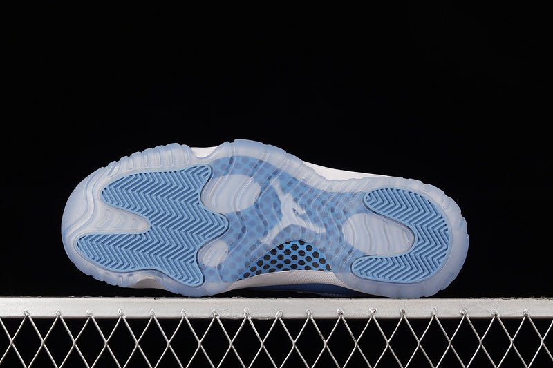 AIR JORDAN 11 RETRO LOW UNC BLANC/BLANC/BLEU UNIVERSITÉ