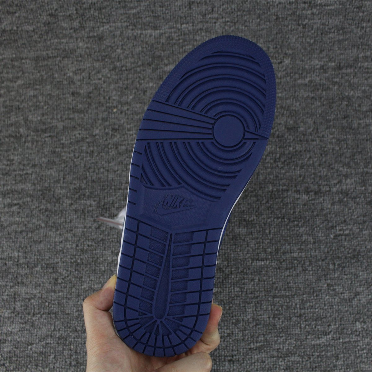 JORDAN 1 RETRO HIGH x Fragment 